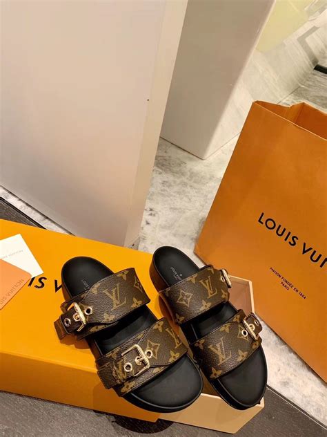 louis vuitton tasche dunkelgrau|Louis Vuitton slip on sandals.